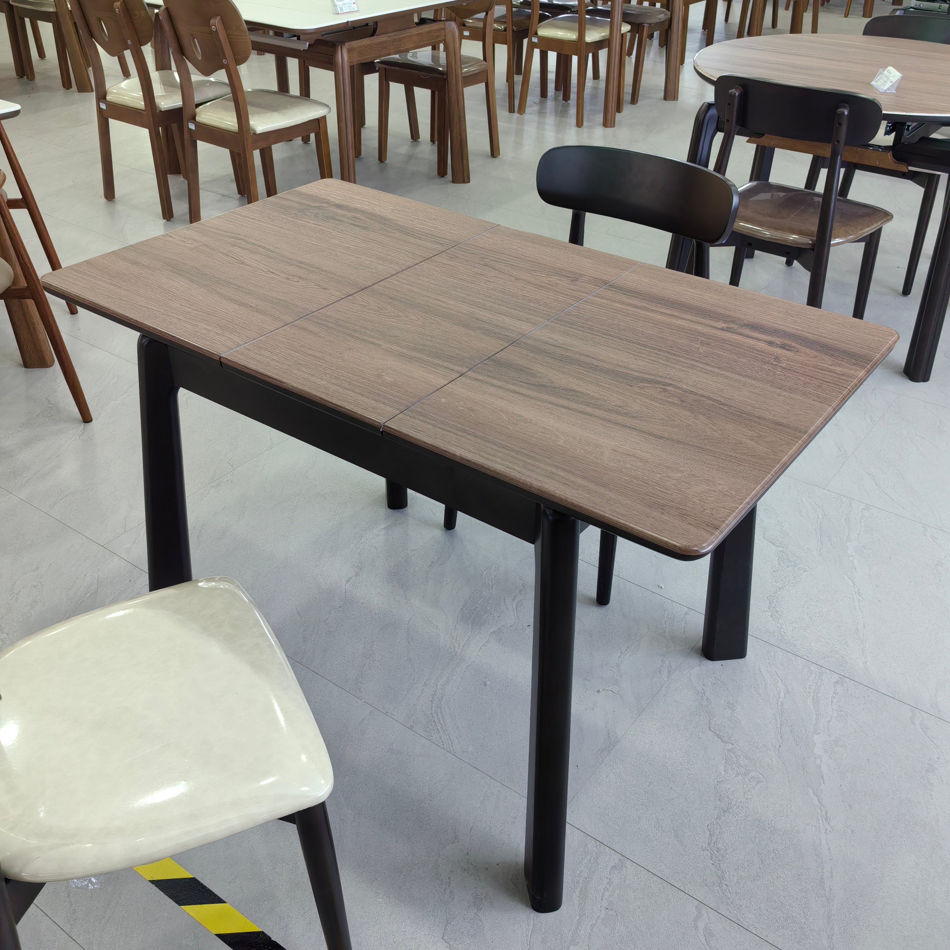 طاولة طعام من حجر البلوط الاصطناعي LKD003DTXYD | LEUKHOME