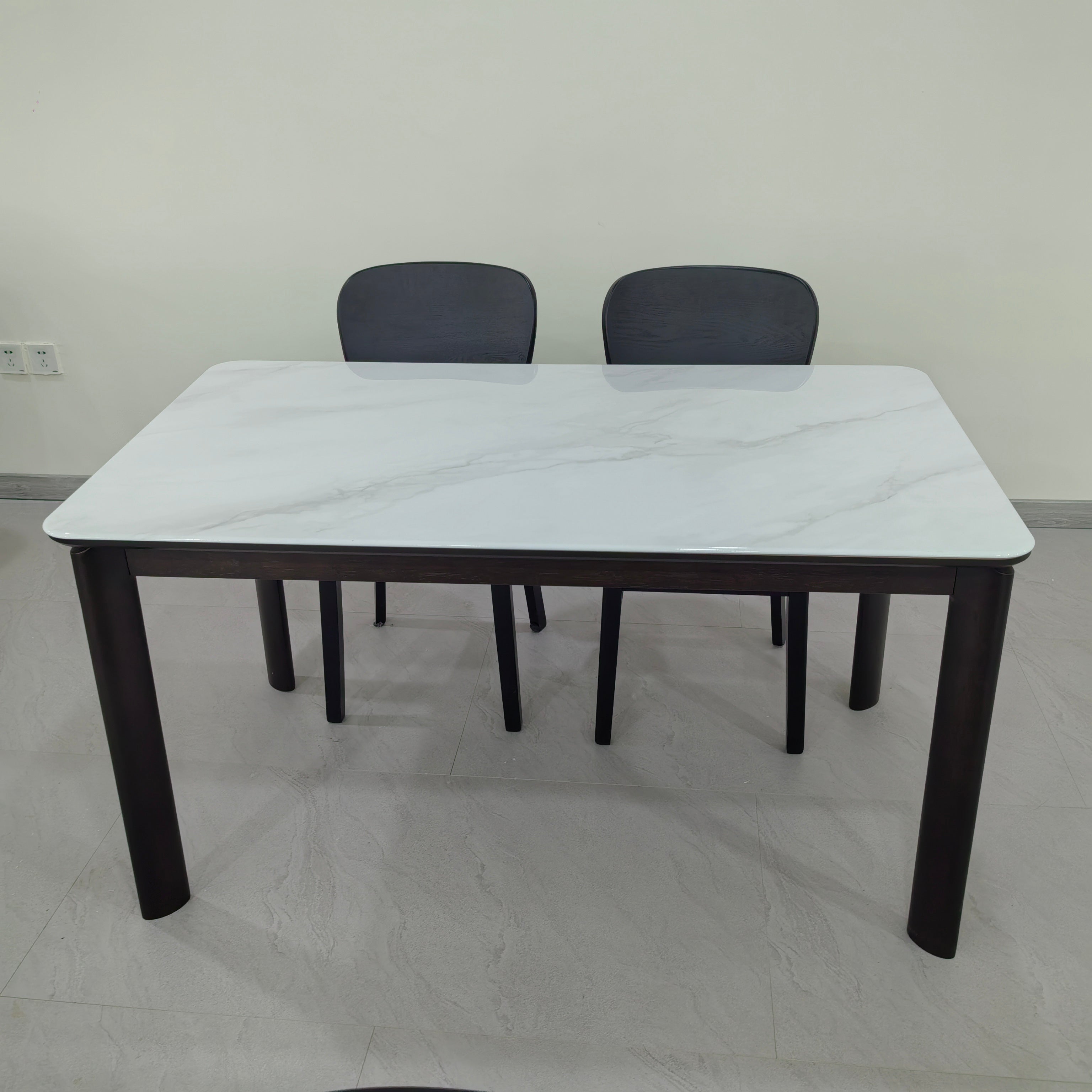 طاولة طعام من حجر البلوط الاصطناعي LKD013DTXYD | LEUKHOME
