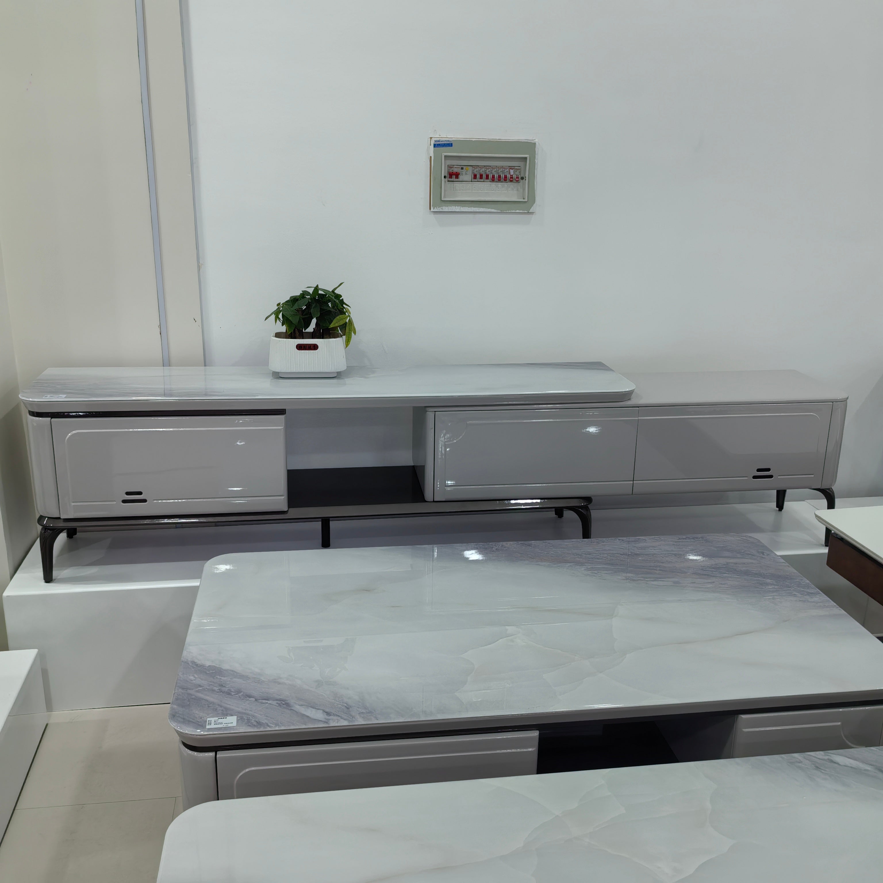 حامل تلفزيون من الحجر الصناعي مطلي بالخبز LKLR263TSFH | LEUKHOME