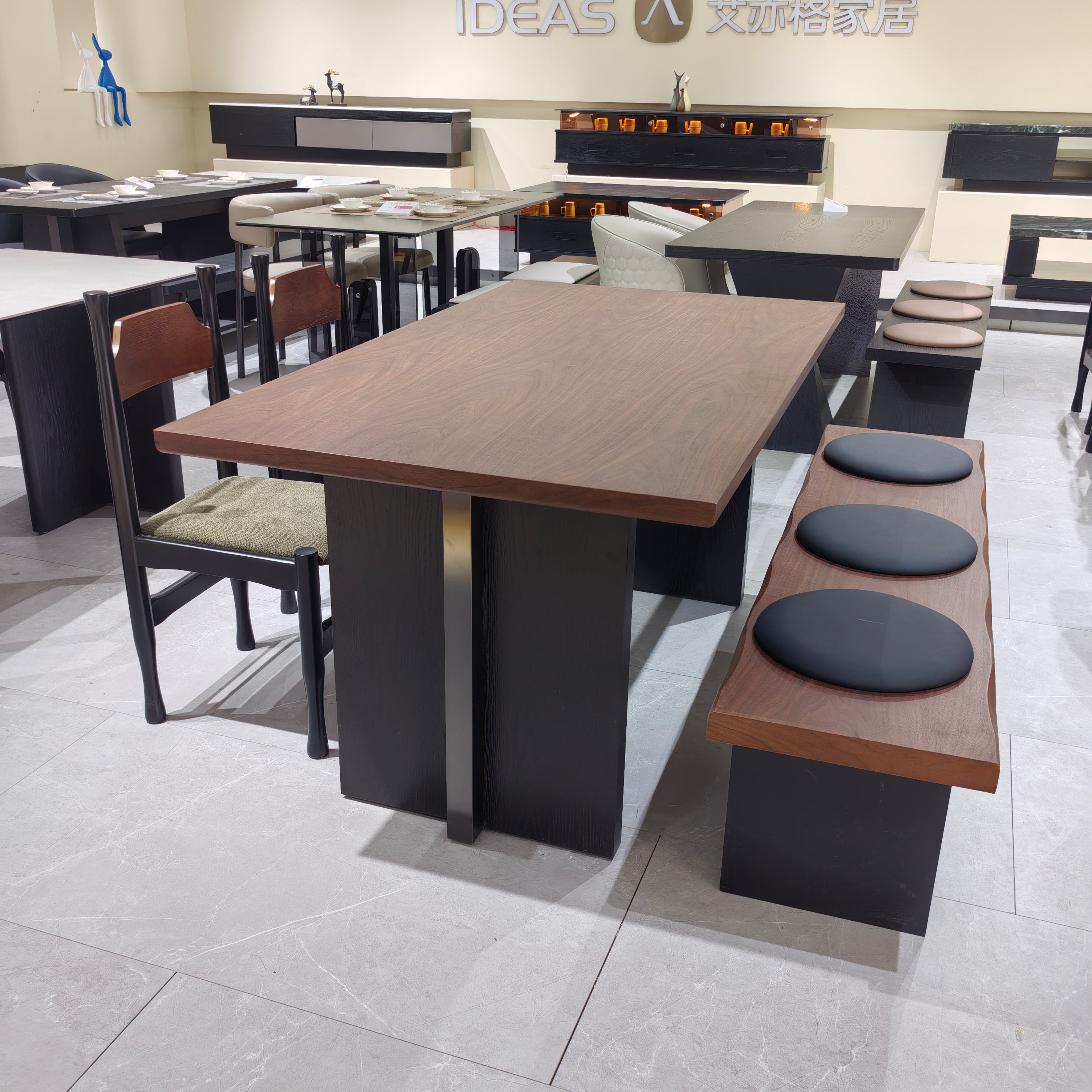Dining Table Stainless Steel Wood Veneer LKD038DTAYG | LEUKHOME
