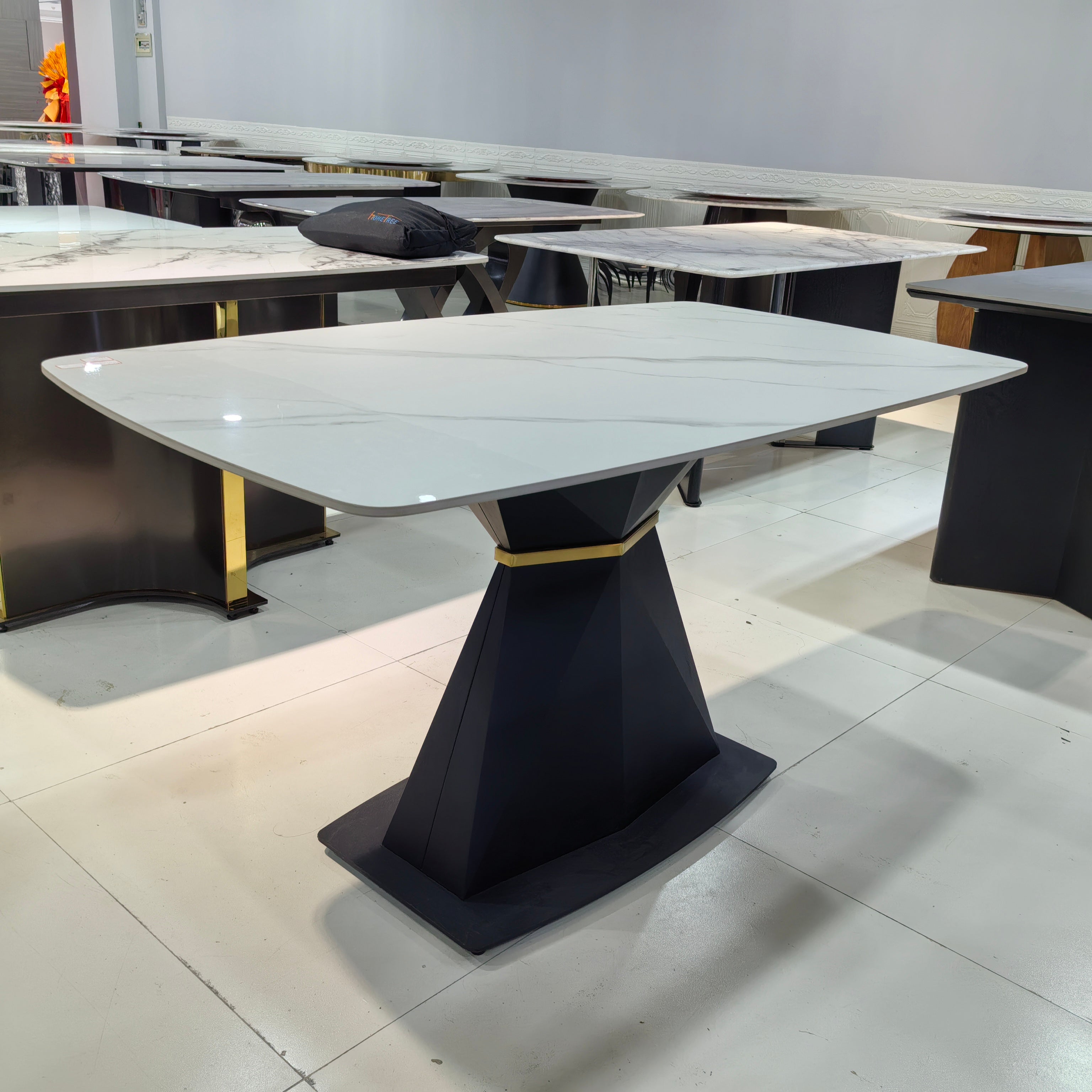 Dining Table Sintered Stone Carbon Steel LKD116DTHX | LEUKHOME