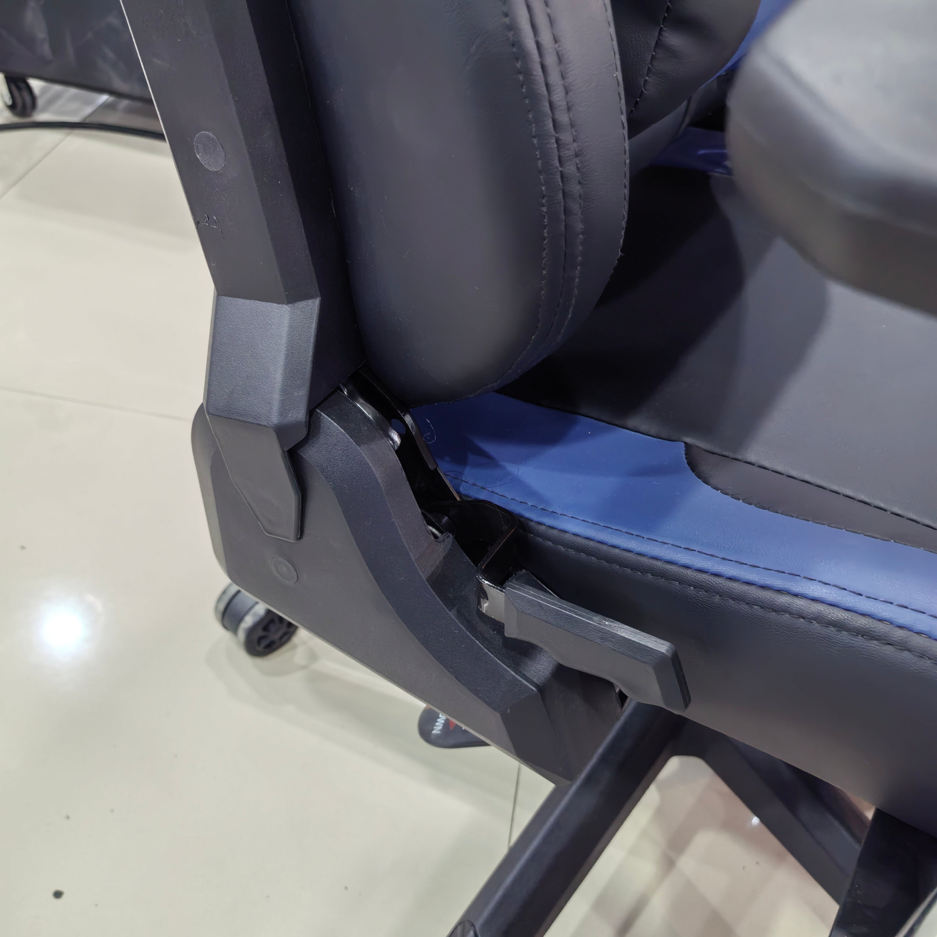 Gaming Chair (1 Chairs) LKG009GCYN | LEUKHOME
