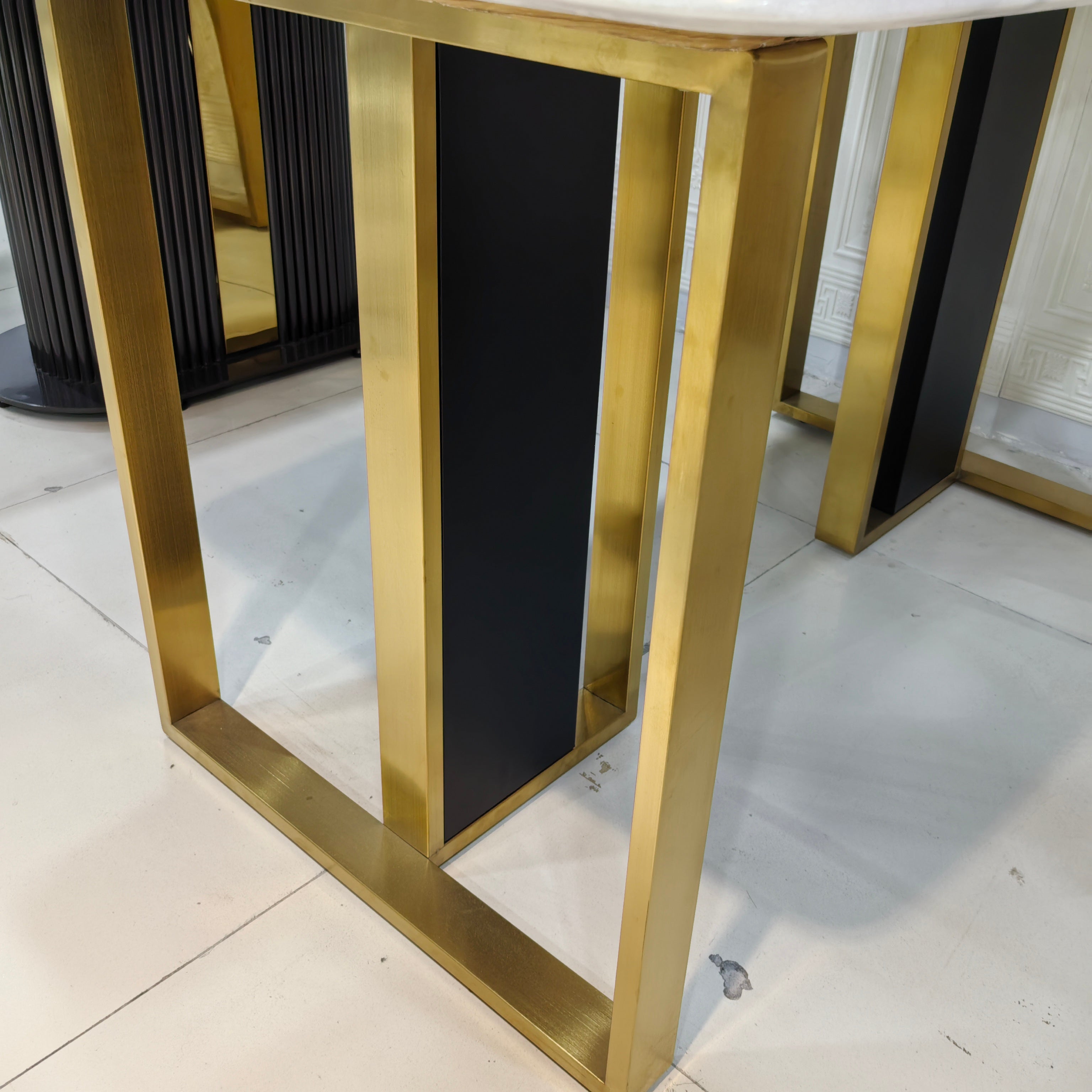 Dining Table Super Crystal Carbon Steel LKD108DTHX | LEUKHOME