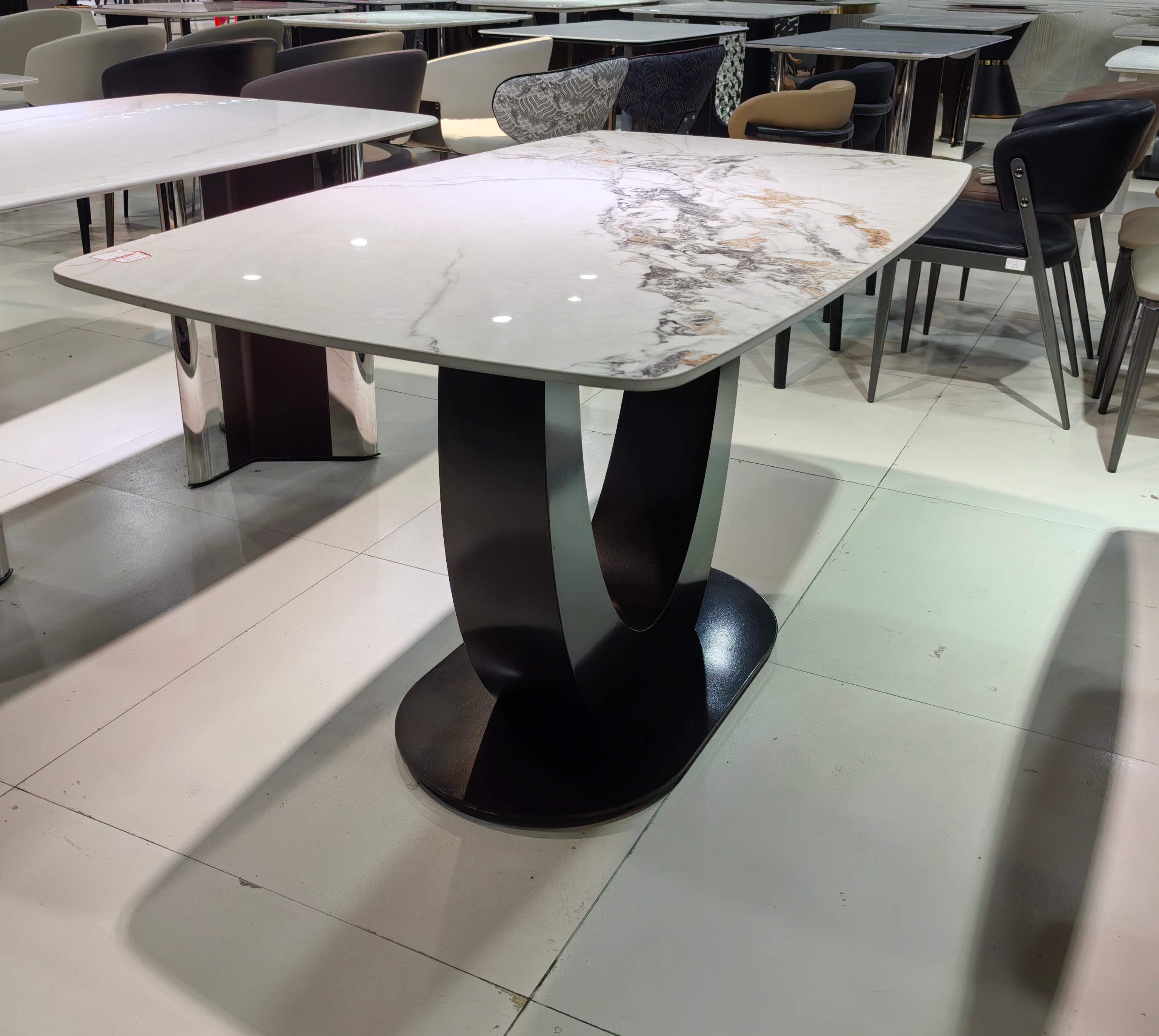 Dining Table Super Crystal Carbon Steel LKD110DTHX | LEUKHOME