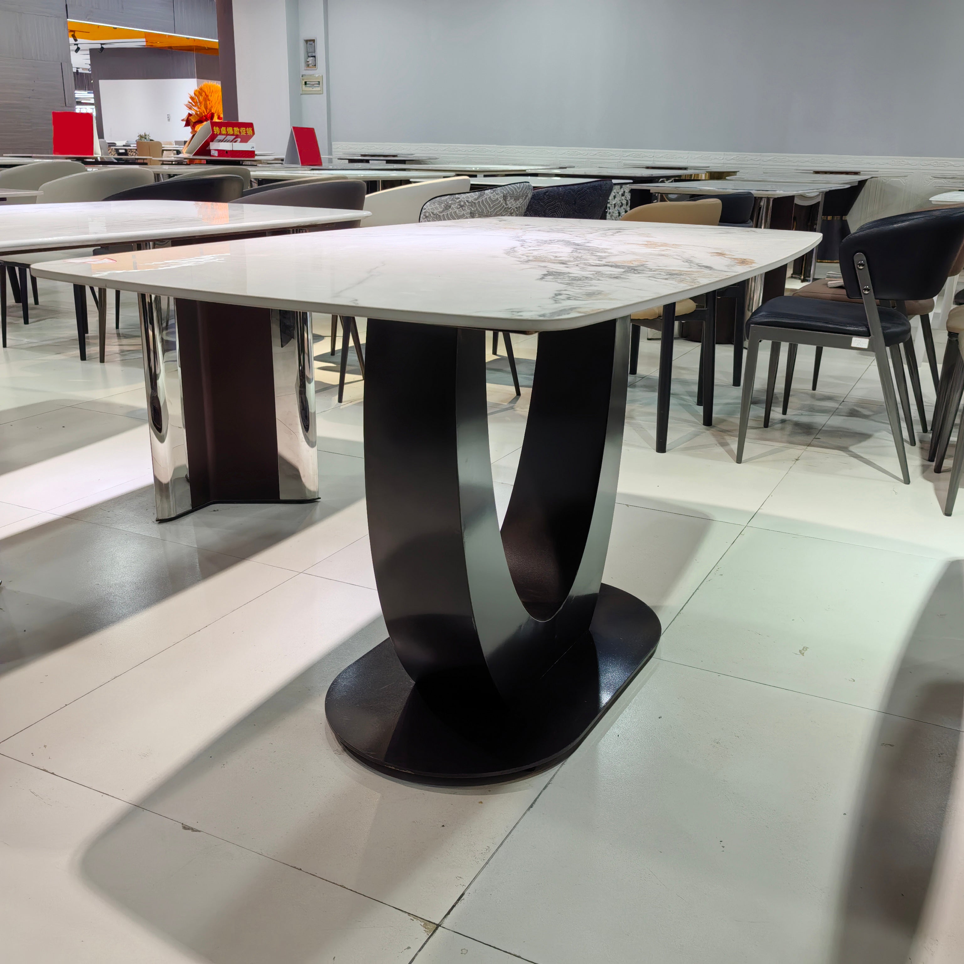 Dining Table Super Crystal Carbon Steel LKD110DTHX | LEUKHOME